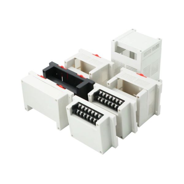 Carcasas de plástico para equipos electrónicos